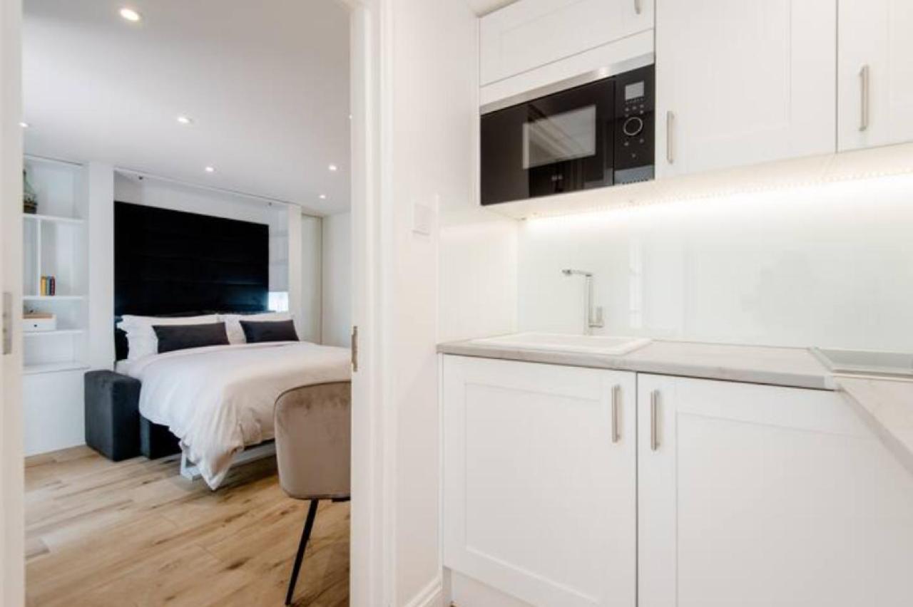 Well-Positioned Studio Flat Londra Esterno foto