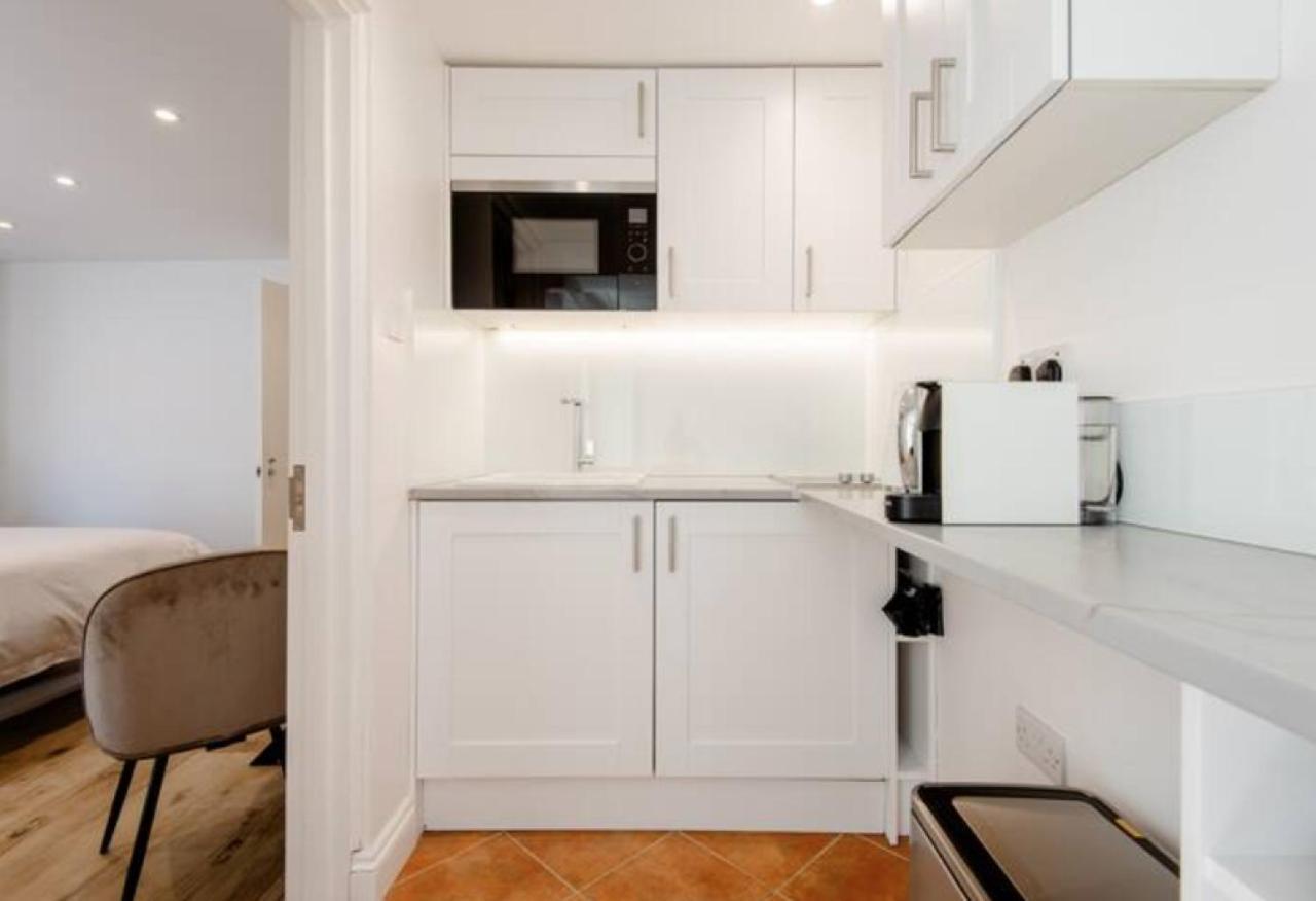 Well-Positioned Studio Flat Londra Esterno foto